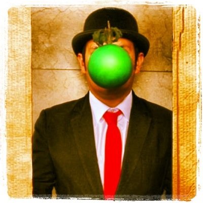 Publicista por ignorante, Empresario por desespero, Trockero por emoción.              CEO en A Billion LLC