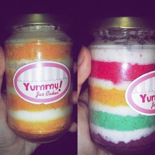 YummyCakeJar's profile picture. sponge cake with cream dgn 5rasa : choco oreo, strawberry, marshmallow rainbow, cheese and strawberry choco. only 28k/ Jar. tahan hingga 2minggu