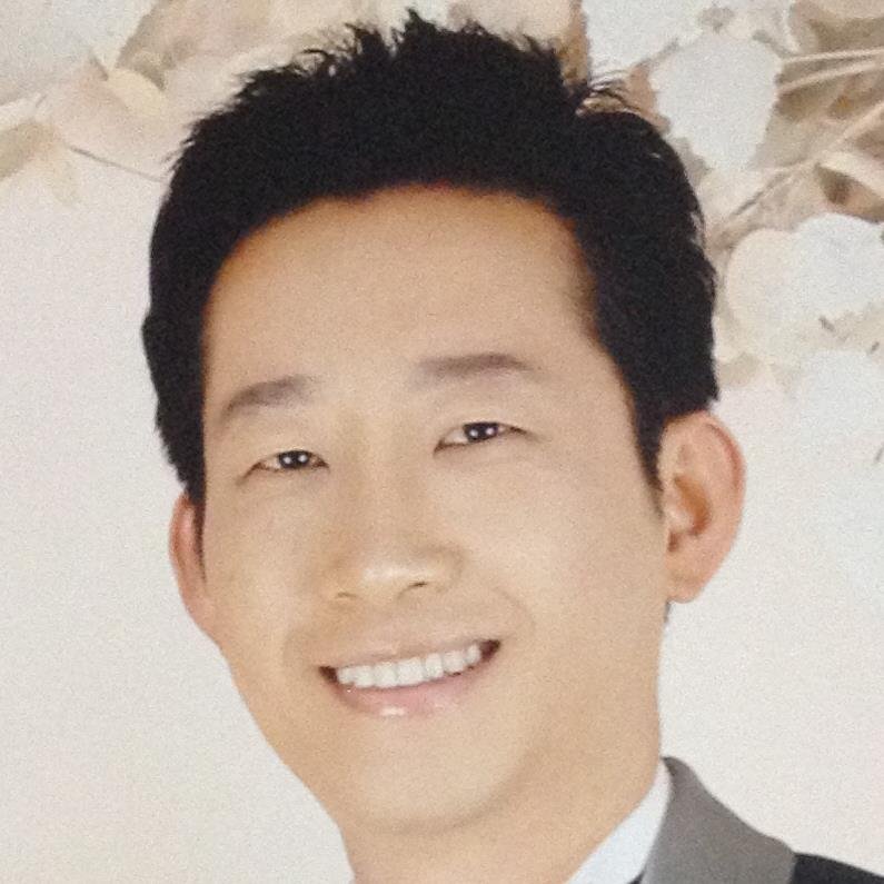 음료전문가, 카페루이 대표, 파티하우스루이 대표, 이엔엠(E&M) 컨설팅 대표, 한국음료문화연구회 회장, 한국음료강사협의회 대표, 한국국제소믈리에협회 부회장, 노동부 국가기술자격 정책위원회 위원, NCS 개발 전문위원, 신구대학교 외래교수, 네이버 칵테일과 꿈 운영자
