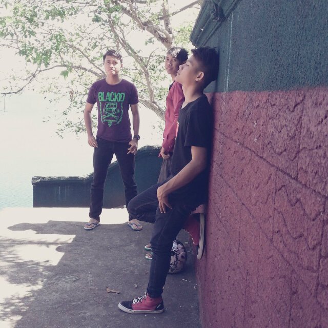 Kick and rush