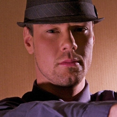 New Alternative Rock Act called Graham Show! Check out the new EP. http://t.co/oInWlirzcx