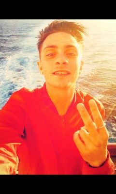 Alessandro Casillo || 18 || single || etero