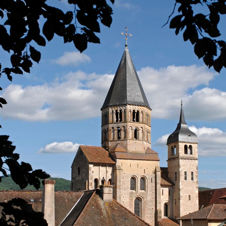 Siège du plus grand ordre monastique médiéval d'Occident. @leCMN #Cluny