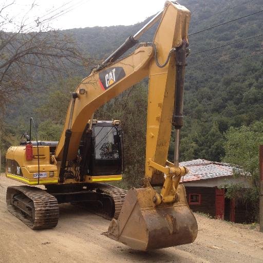 Excavaciones, movimientos de tierra, arriendo de maquinarias, venta de aridos.