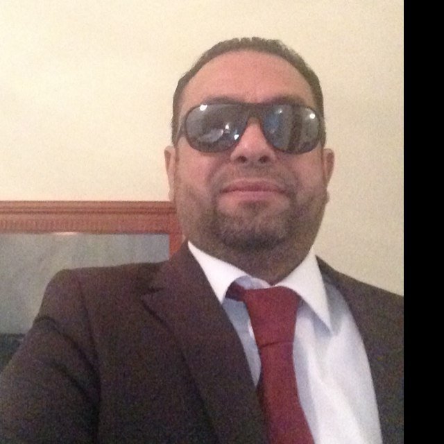 الدكتور جاسم الوقيان صاحب مركز اسنانك لطب الاسنان دكتورمتخصص بكل مايخص الاسنان من تجميل وتقويم باحدث الطرق