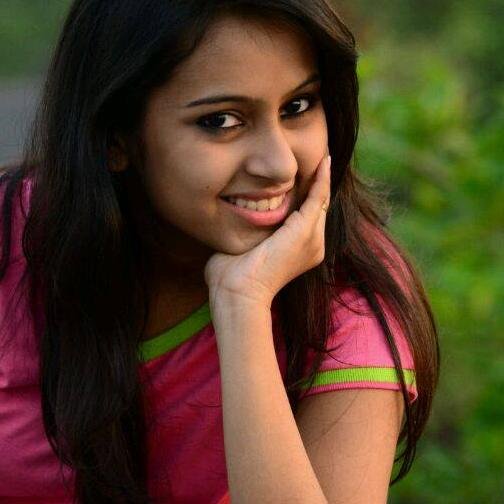 07_shreya's profile picture. Marketing & Communications Professional | 
Book Lover | Believer of Karma