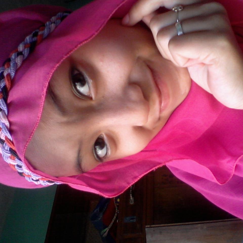 Follow aja dulu, siapa tau kita jodoh ^o^