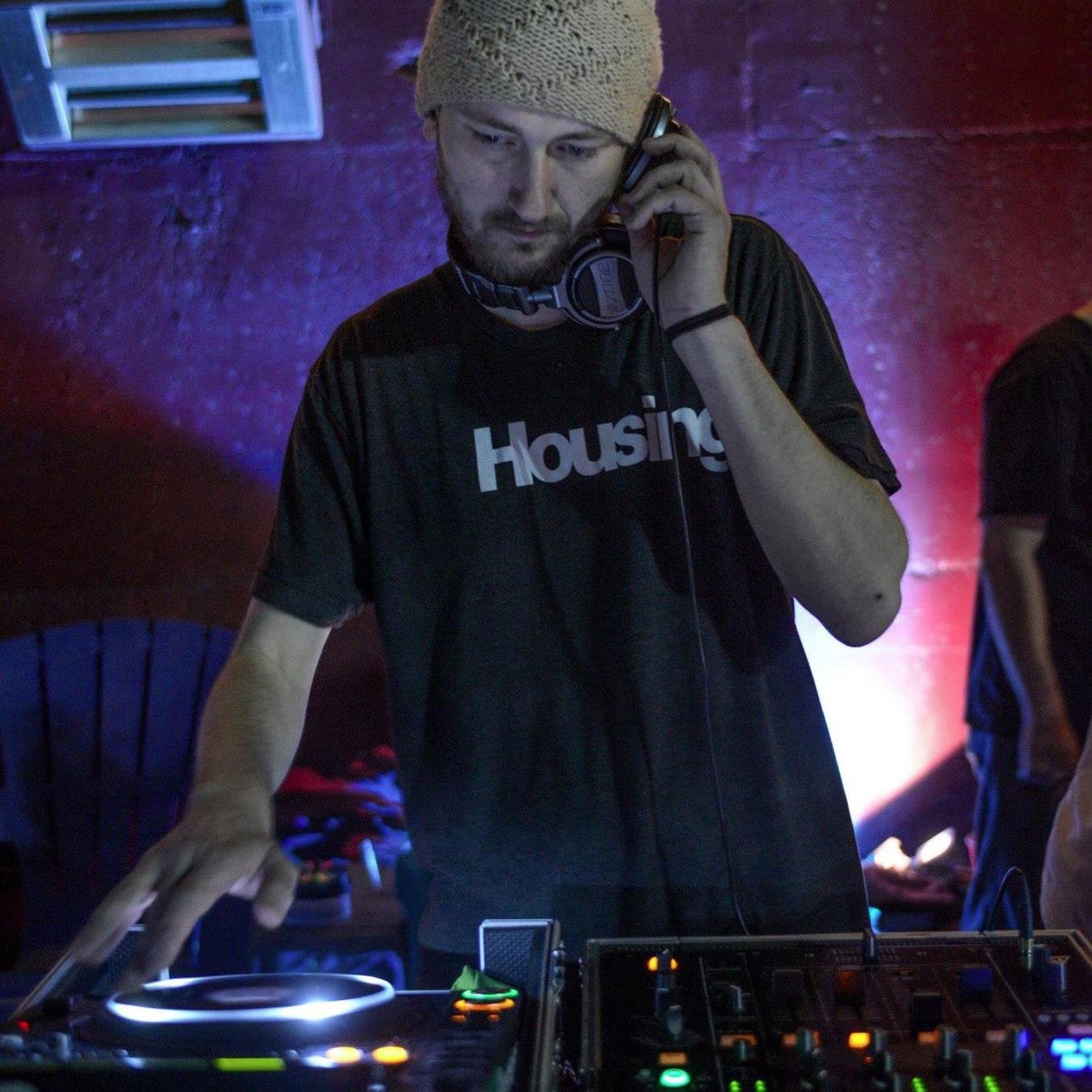 House music conveyor, purveyor, surveyor, creator