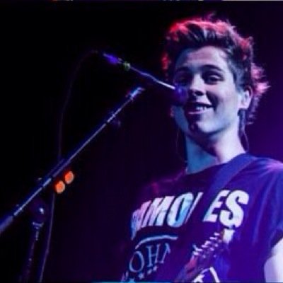 rt my last tweet and follow @hemmox_1996☺️