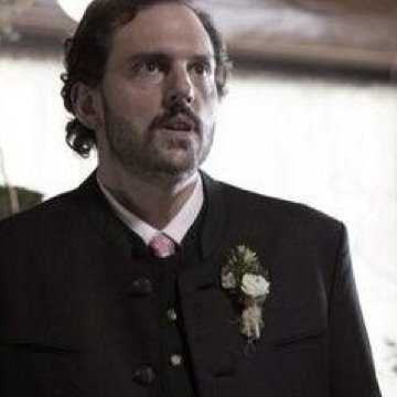 A Blutbad or A clockmaker. 
Don't be afried... 
I'm too friendly and nice to everyone :-) 
[Grimm series ThaiBot]