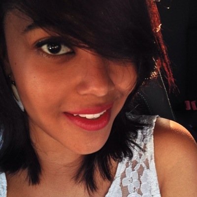 Autora do foodblog Só Vim Pela Sobremesa/ Produtora Editorial/ Assessora de Comunicação/ Amante e estudante da 7a Arte/ Aspirante a Chef e Baiana arretada!