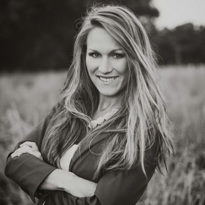 Wife, Mother of 6. Homeschool Mom. Homemaker/Homesteader. Writer. Essential Oil Enthusiast. Health Coach. Lover of God & People. Friend. Traveler. Resident Chef