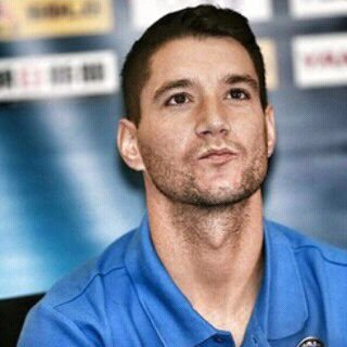 واحب الهلال  .
instagram: helalya_455