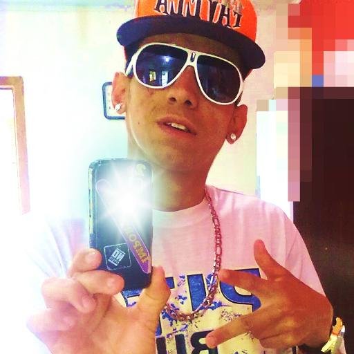 um me nino de abareta gola apollo...gosto de  ser ostentação