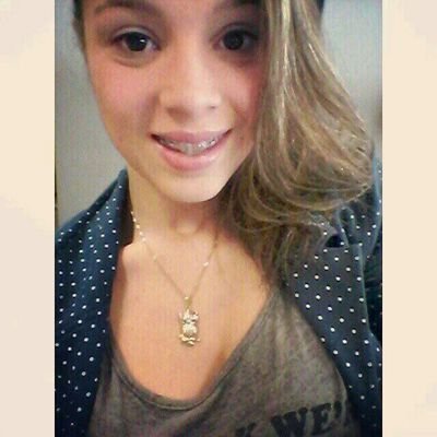 Nome: Bárbara Cristynah
Apelido: Babi *__* 
Idade: 17 
Paixão: Natureza
Música: Reggae e Rap
Matéria: Filosofia ♡