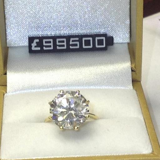 The Jewellery Box Glasgow provide quality gold, platinum & diamond jewellery to retail and wholesale customers across the United Kingdom.