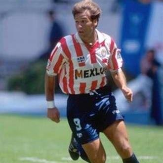 Ex-jugador profesional de Chivas, Tigres, Santos, Atlante, Leon y Veracruz. Campeón con Chivas 1997 y Santos 2001. Seleccion Nacional Barcelona 1992.