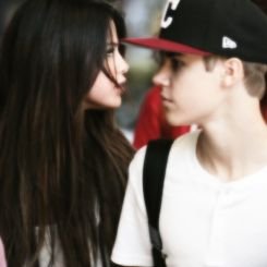 I'm not beauty queen,i'm just beautiful me.
na na na na na na na ...
July 22th 1992. 7:19 am. Grand Prairie, Texas.
♡ selenators ♡