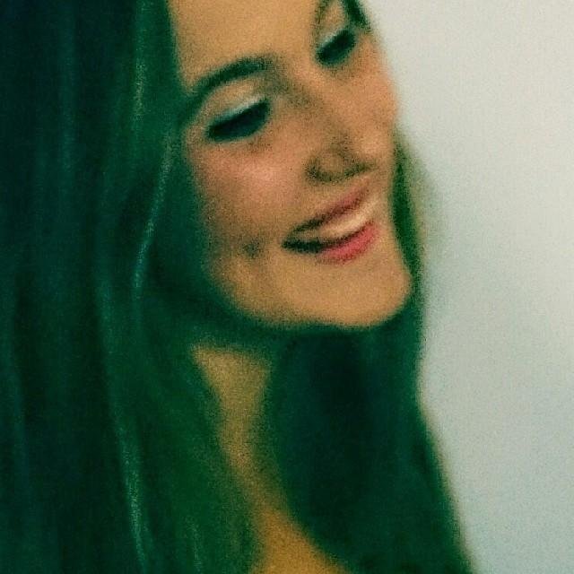 Nacida el 26 de Noviembre del 1998,Chica que le encanta su ''no se qué'', de las que piensa que uno no sabe lo que le espera. Futbolera mi nuemero7 ~Mi meta?Tú~