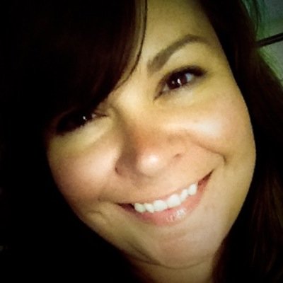 Photographer, mommy, writer, foodie and lover of all things vodka, vino and vintage