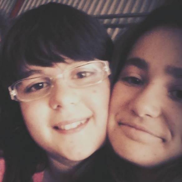 'Walking with a friend in the dark is better than alone in the light'  
Definitivamente amo a minha Melhor  Amiga *