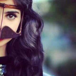 ‏احيانآ ندرك ان الصمت يغنينا عن 28حرف                                  حائل