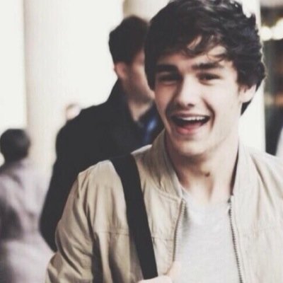 UR SO CUTE AND LIAM LOVES YOU VERY MUCH AND WOULD KISS YOU ALL OVER THE FACE -@snugglehxran