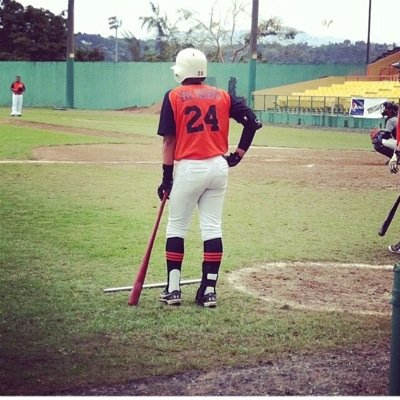 Baseball player⚾️
Single 
Walgreens employe 
Ps4 bitches
