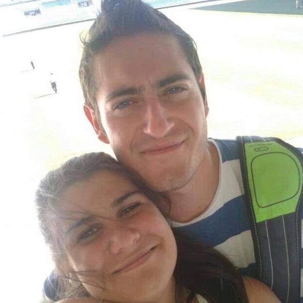 ♥Cuando me besas cierro los ojos y siento miles de emociones hermosas, por eso sé que te amo porque jamás había sentido eso. Gracias por hacerme tan feliz♥
