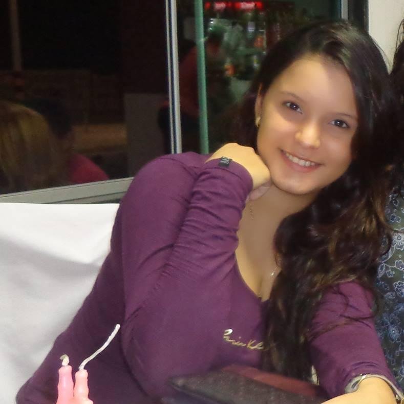 Tenho 16 anos, sargitariana, simples, estudante do 3° ano do ensino médio.Apaixonada por minha família, reggae, rip-rop mas, acima de tudo por #Deus.