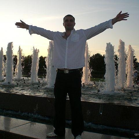 Люблю жизнь, близких, спорт, музыку, мате и еще много чего.