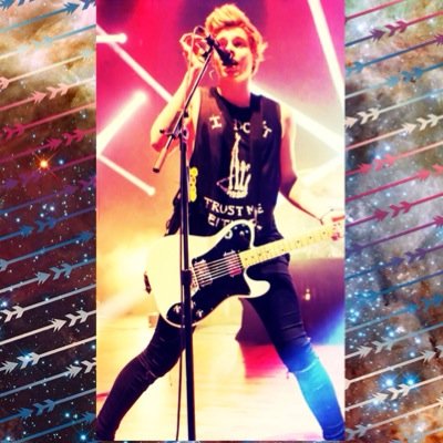 Supporting 5 Seconds of Summer From the US /Go ahead rip my heart out thats what loves all about !