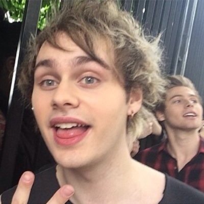 free follow from @tryhardirwin :D please go follow @tryhardirwin it would be nice 'cause i just gave you this follow ily☺️