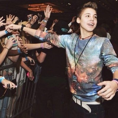 follow @holyyespinosa cause she just gave u a free follow❤️