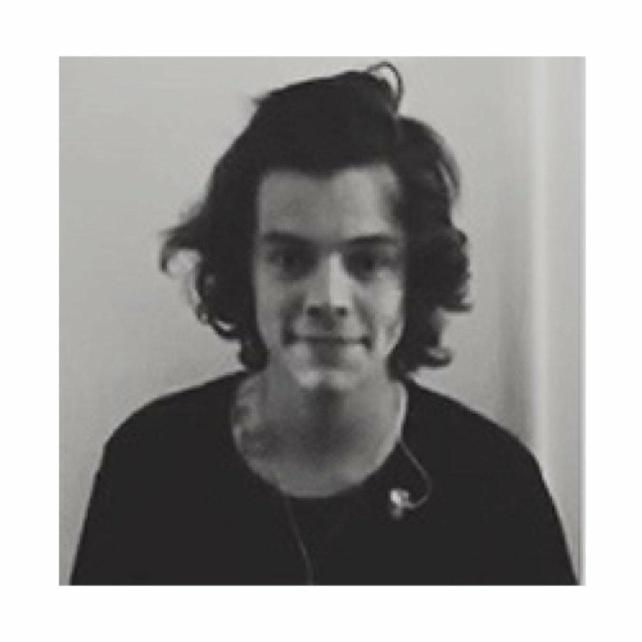 i love @harry_styles cuz i don't know why!! :3