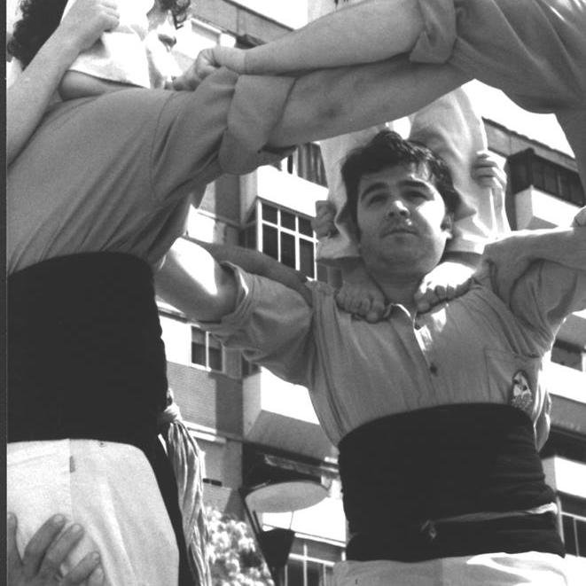 Historiafilic i Republicà. 
Dissenyador i empresari. 
Casteller i músic. 
Tossut i emprenyat. 
Però sobretot gran amant dels meus amics i de la meva terra