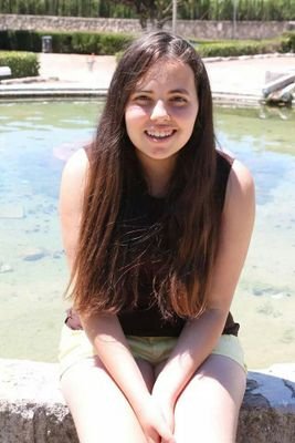 98' girl from Barcelona ~ If you don't know me, don't judge me~ Escucho mayoritariamente Rock, Heavy Metal y Lana del Rey, y si ODIO el reggeaton