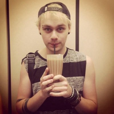 Follow @cliffordisdtf rt this https://t.co/8RfSXoaoo0