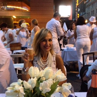 Former teacher of language and literature, Head of Communications for IT co., oil painter, ceramicist, writer, reader, wine and food lover, yoga enthusiast