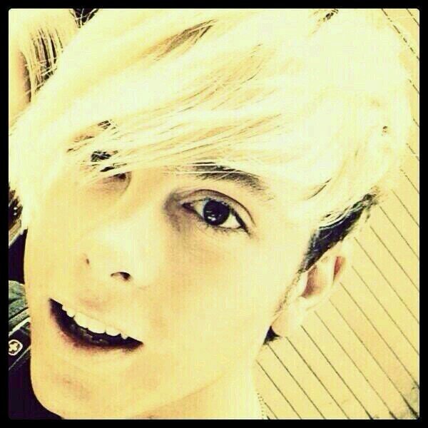 hello i'm riker. want to do something fun or want to go out? call me (taken/rp) 9-14-14