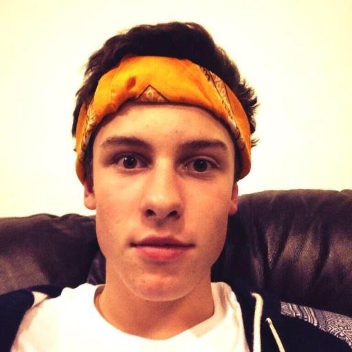 GO FOLLOW @ShawnKindofGuy IF YOU LOVE SHAWN CAUSE THEIR TWEETS ARE LIFE. FOLLOW THEM CAUSE I GAVE YOU A FREE FOLLOW