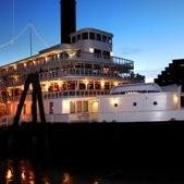 This docked riverboat in Old Sacramento offers hotel rooms, dining, corporate meeting space, wedding venues and live entertainment.
800-825-5464