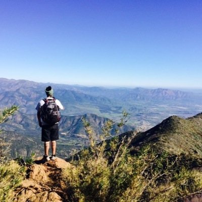 Titulado de Ing. informática, amante del buen fútbol, ñoño de nacimiento, adicto de la música, Pro-Gamer frustrado y ahora intento ser fotógrafo