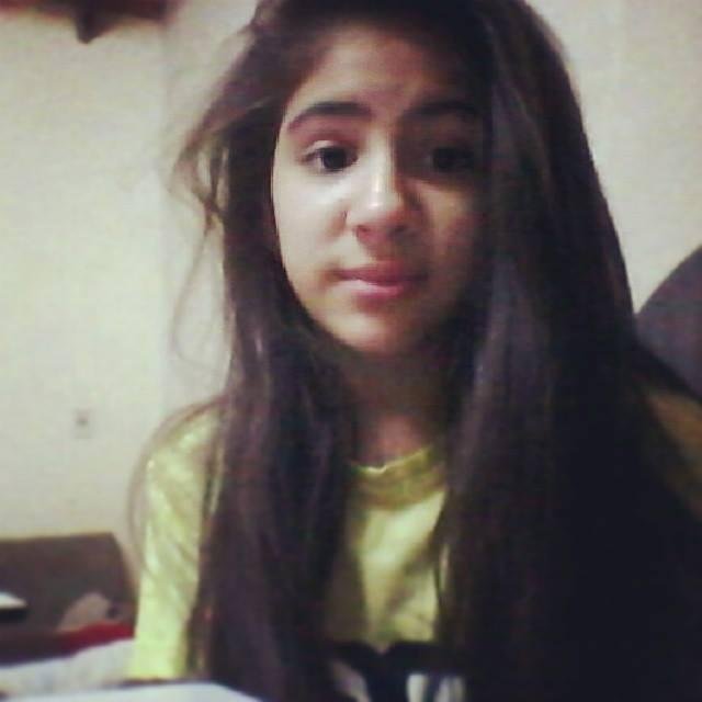 tu princesa vive en un castillo y usa una corona, la mia usa un microfono y vive en los encenarios TINI STOESSEL :3 :$