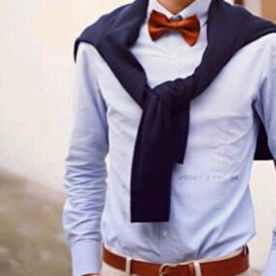 ‏على آلثرى وعيوننا فآلثرياااا.. مآنعشق آلهين ولا ننتمي له..