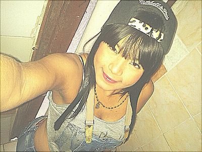 Sabes a silencio y a sueños,
con melodías de ternura
y tacto de deseo,
sabes a mi mundo,
a todo lo que anhelo,
sabes a amor, a mi amor