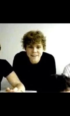 directioner 4ever and a 5sos fan 4ever thank u for coming into meh life!!!!