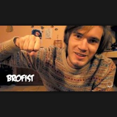 YouTuber who loves @MarziaPie__ and horror. Brofist.