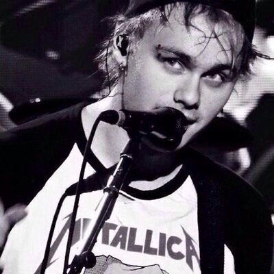 i love 5sos bYE