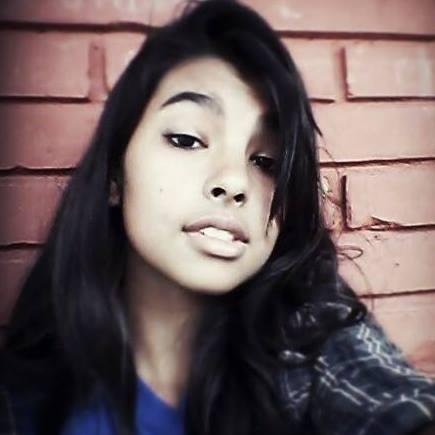 sou divertida,amo animais,gosto de andar de skate e curto todo tipo de musica